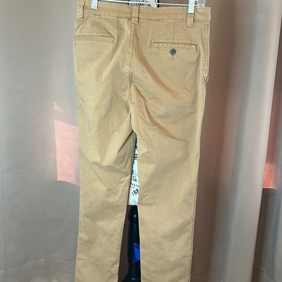 Waste 14 1/2 I think is 39 and inseam is 29 - Picture 3 of 9